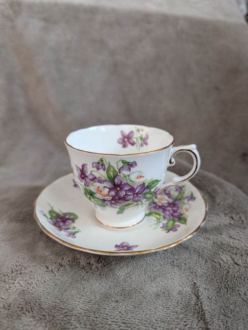 Vintage Tuscan Fine English Bone China Teacup & Saucer